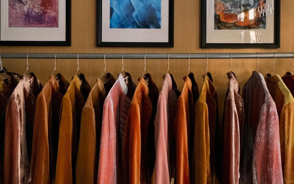 Comment entretenir un costume de scène : les erreurs à ne jamais commettre.