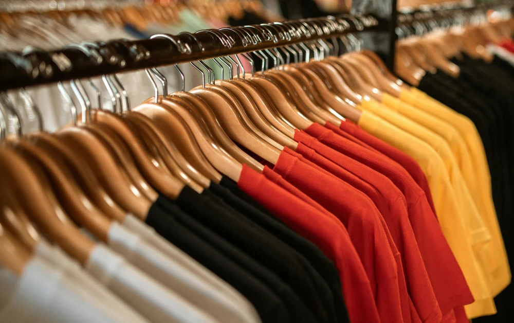 Combien de temps conserver ses vêtements au pressing ?